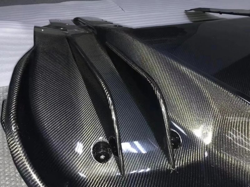High Quality Fast Delivery Whole Sale Price Dry Carbon Fiber Diffuser Body Kits for  650S
